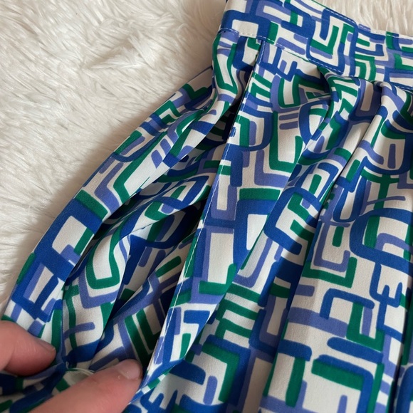 Unique Abstract Vintage La Chemise Midi Skirt with Pockets - Picture 2 of 3